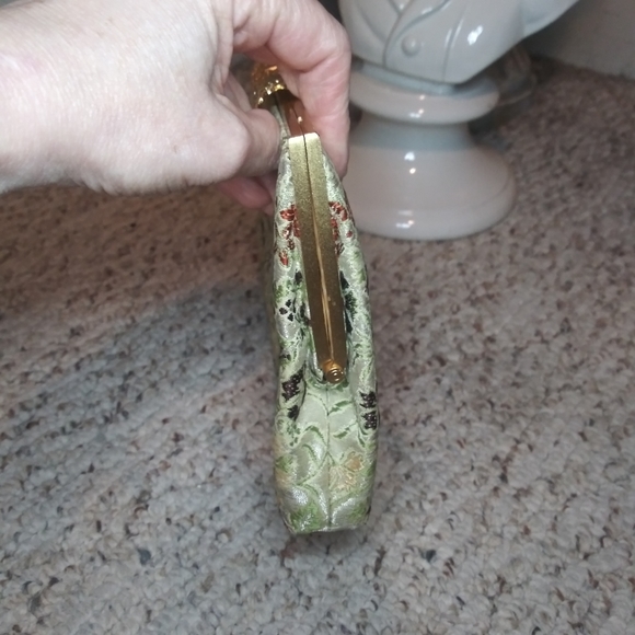 Vintage Jeweled Clasp Green Floral Brocade Convertible Chain Strap Clutch Purse - Picture 5 of 15